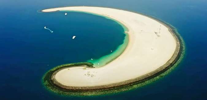 Escape to Moon Island: The Ultimate Dubai Yacht Itinerary